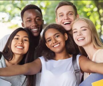 Solution spécialisée pour l’acné, favorise une peau claire et saine.